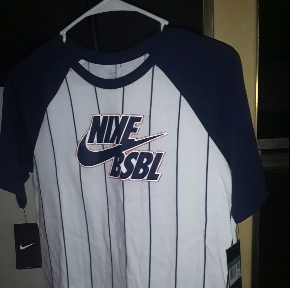 3/4 length Nike Baseball shirt!